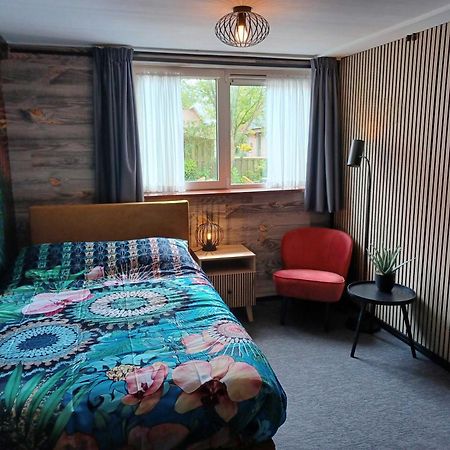 Hotel Dichtbijzee Oosterend  Bagian luar foto