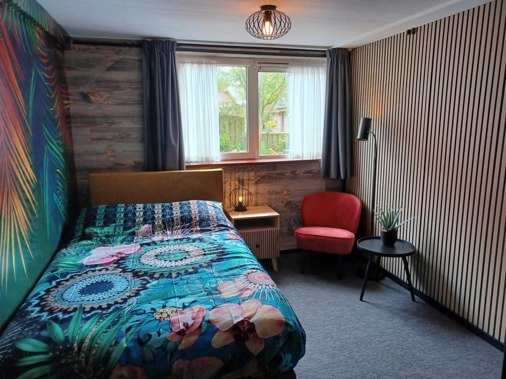 Hotel Dichtbijzee Oosterend  Bagian luar foto