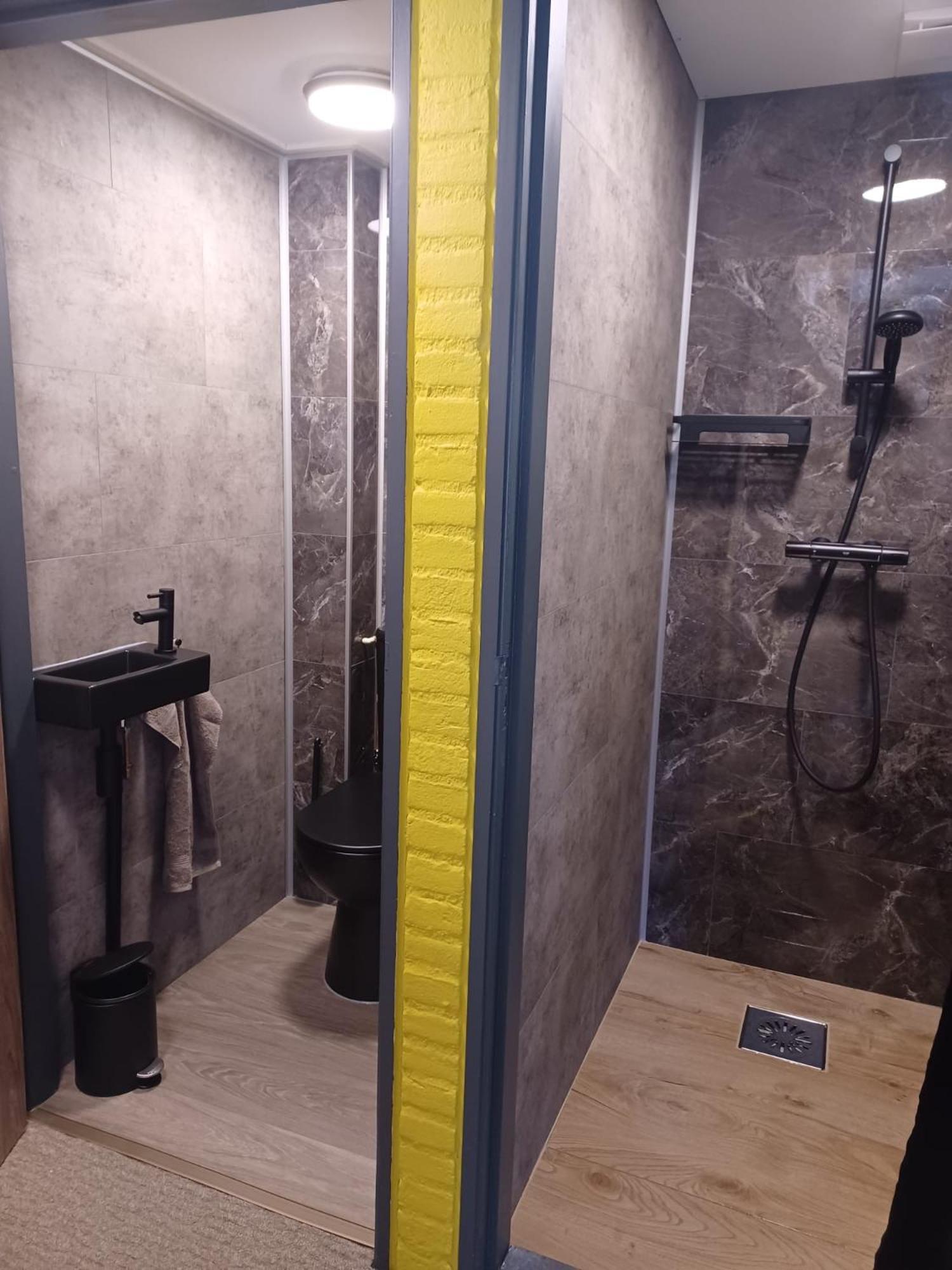 Hotel Dichtbijzee Oosterend  Bagian luar foto