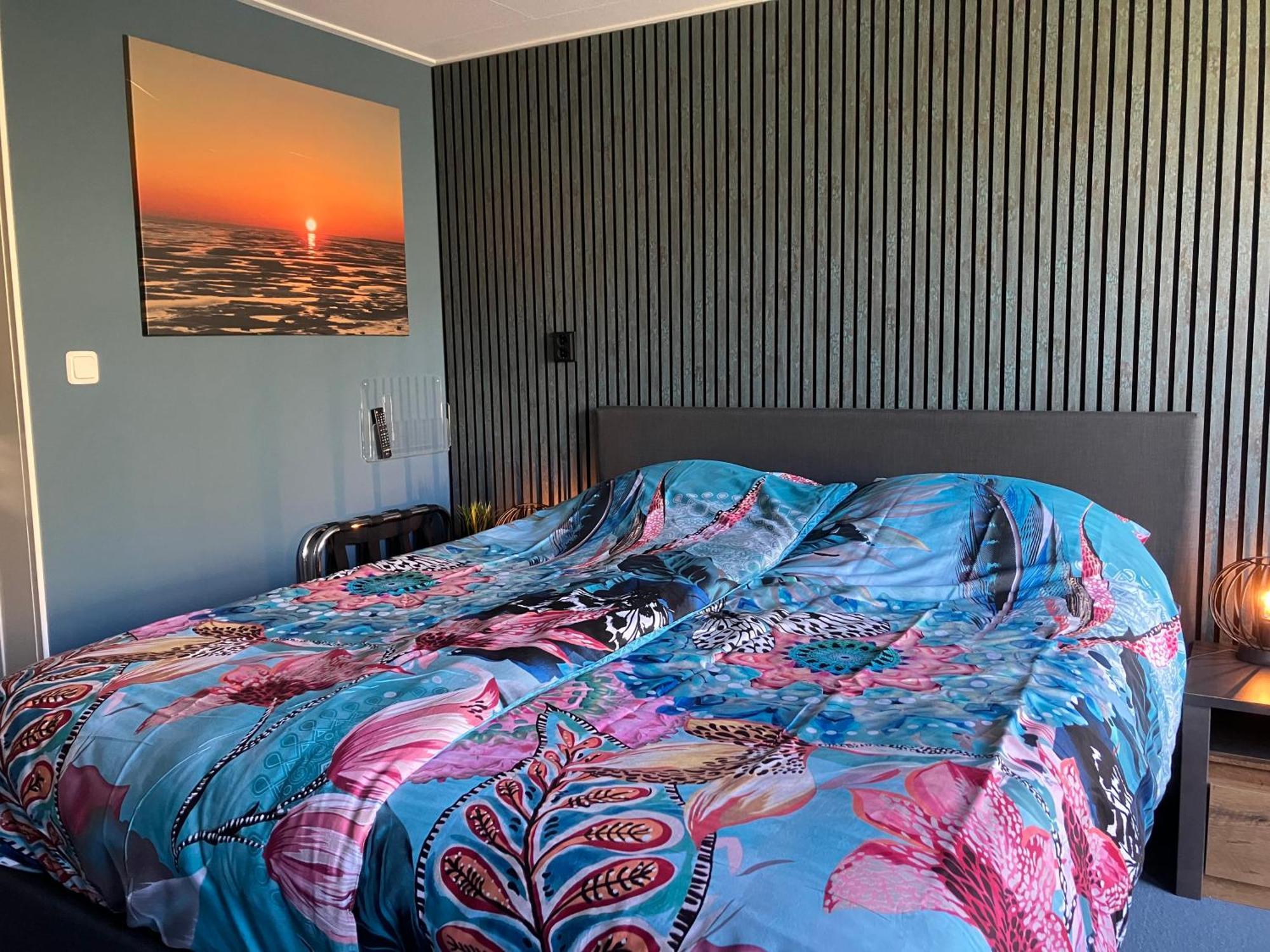 Hotel Dichtbijzee Oosterend  Bagian luar foto