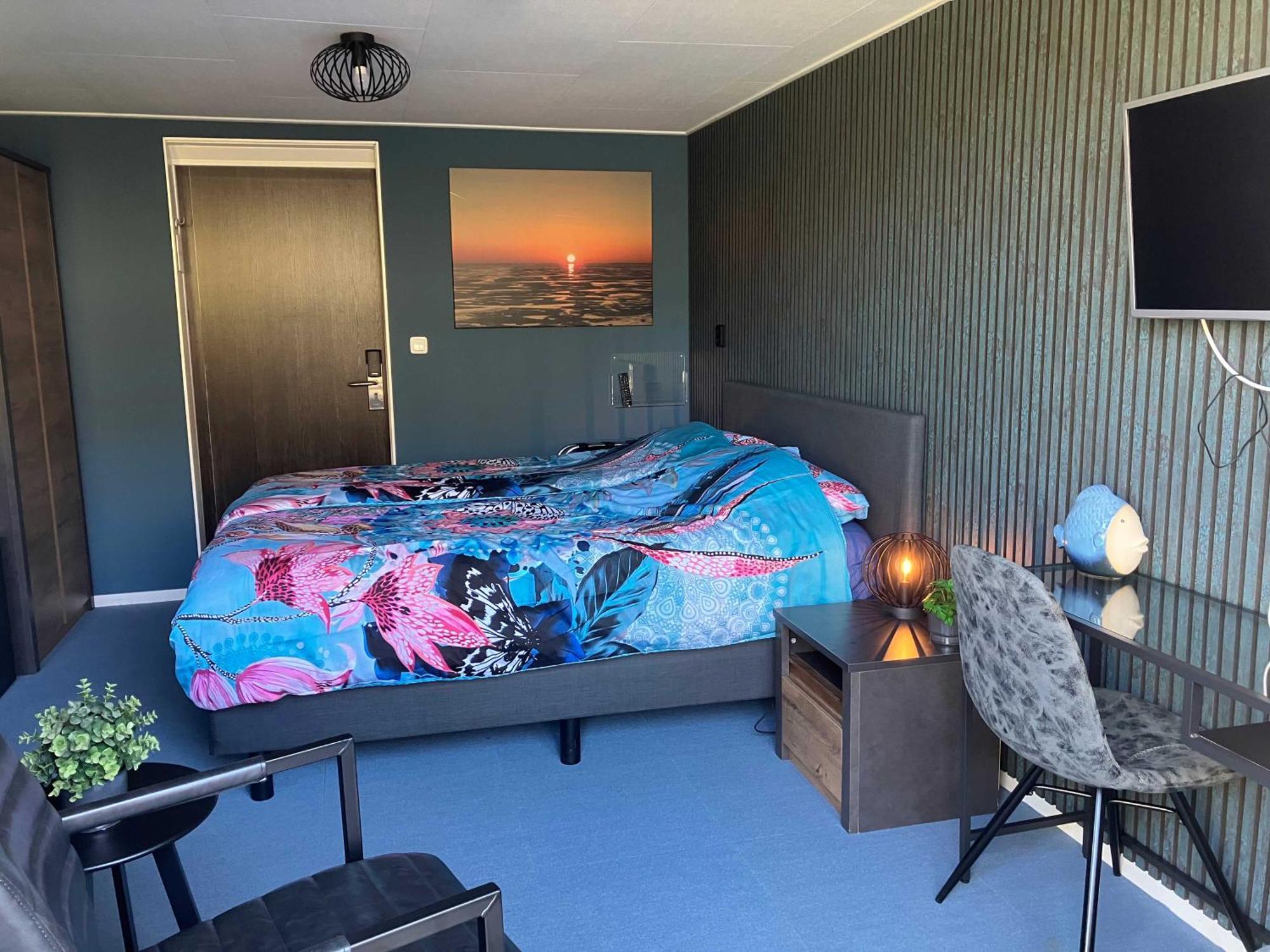 Hotel Dichtbijzee Oosterend  Bagian luar foto